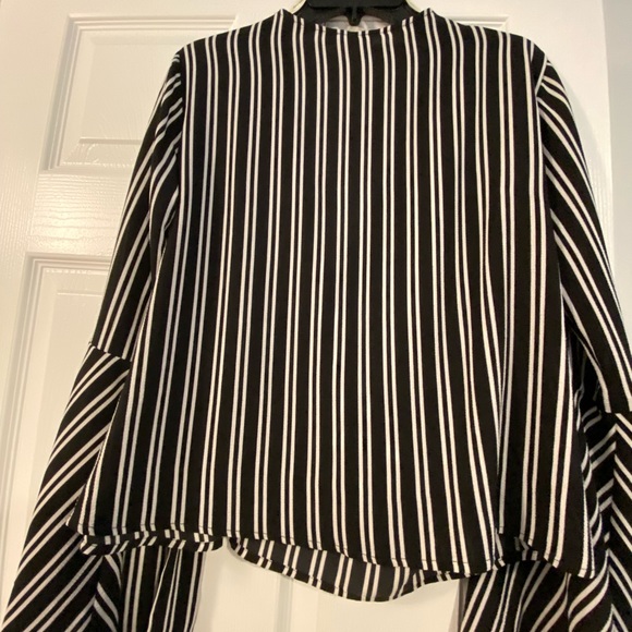 Women’s tie shirt. - Picture 3 of 3